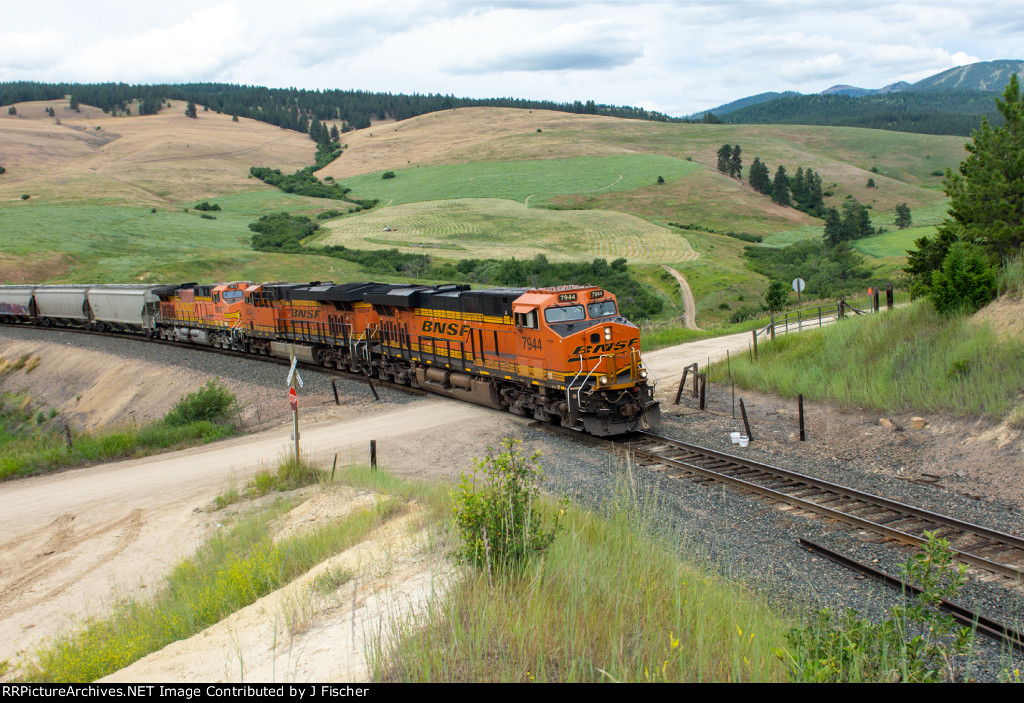 BNSF 7944